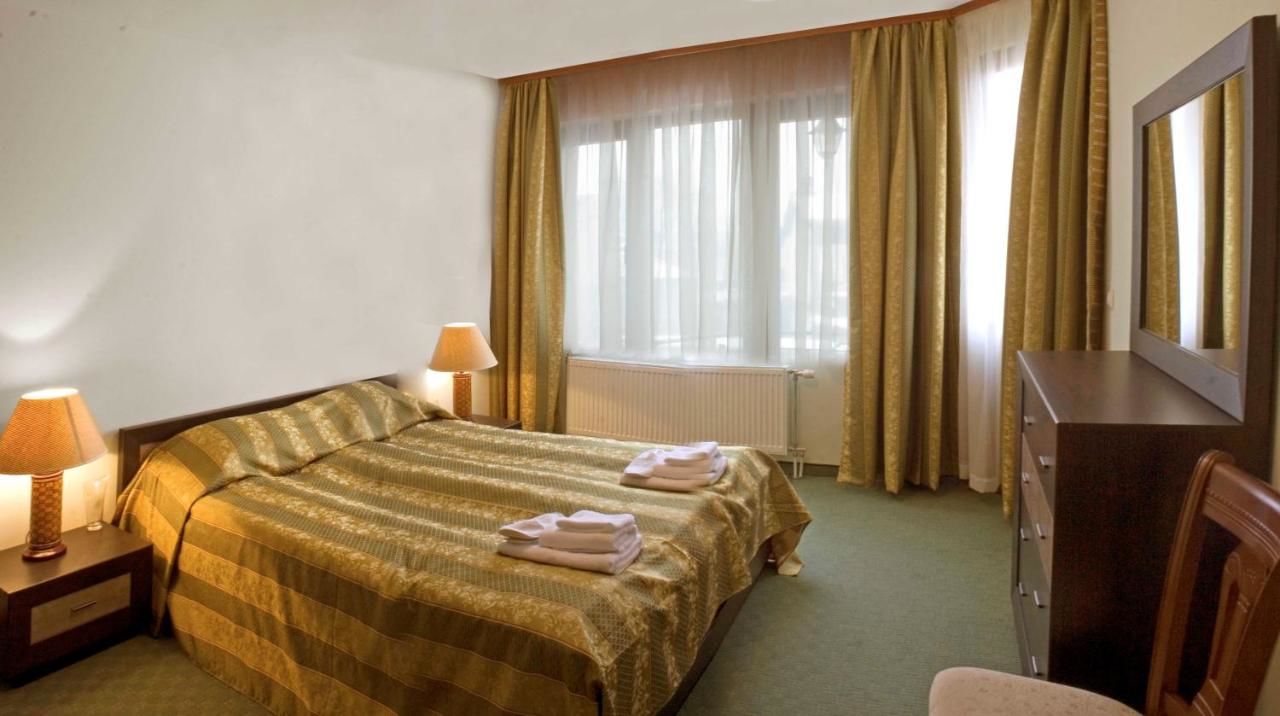 Отель Family Hotel Zora Разлог