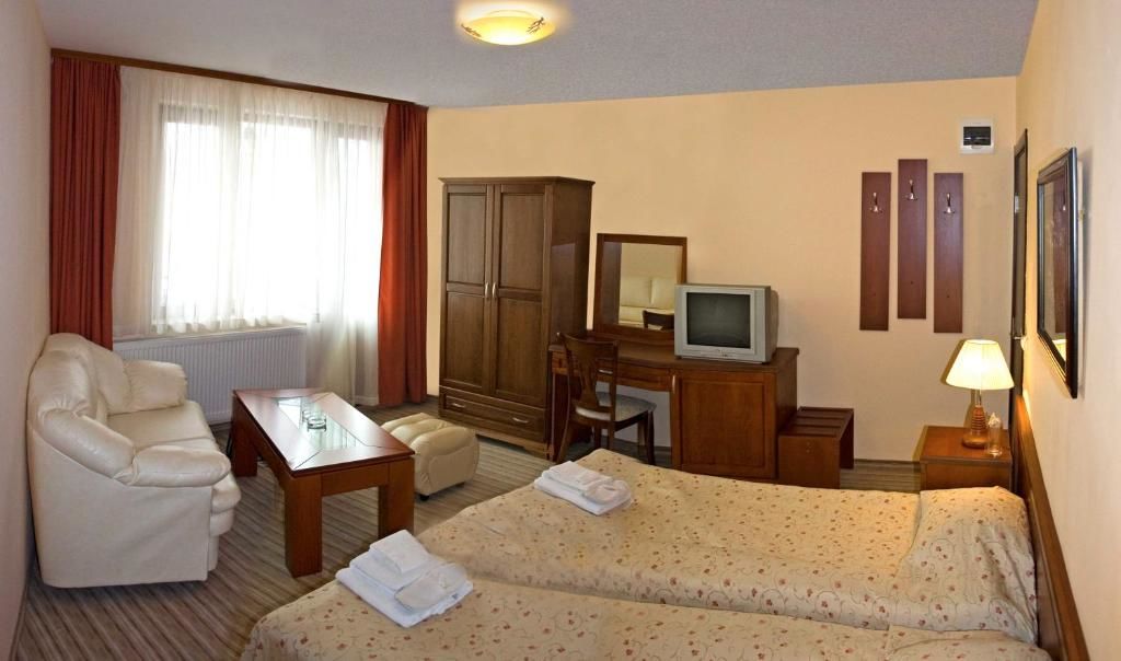 Отель Family Hotel Zora Разлог