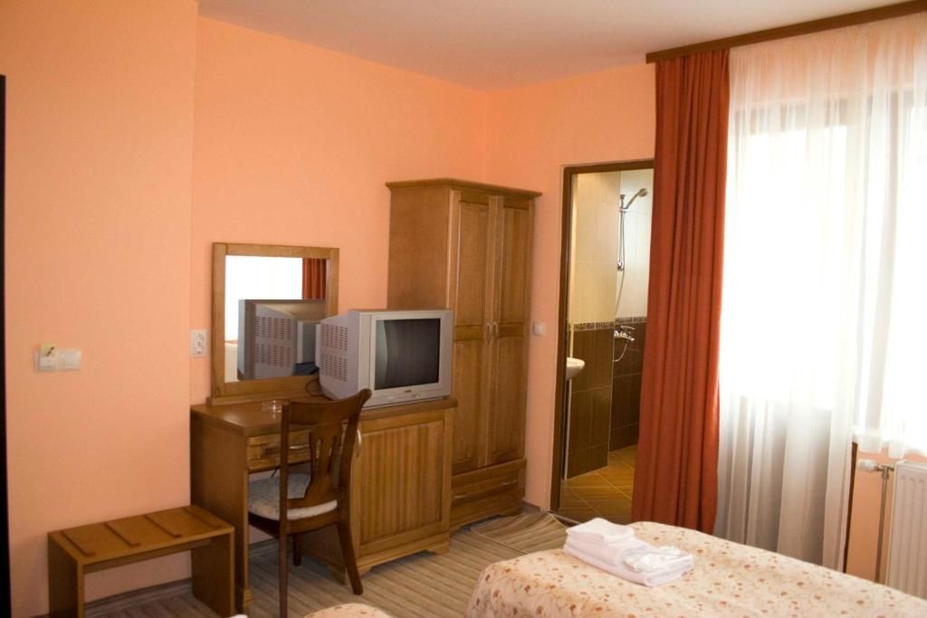 Отель Family Hotel Zora Разлог